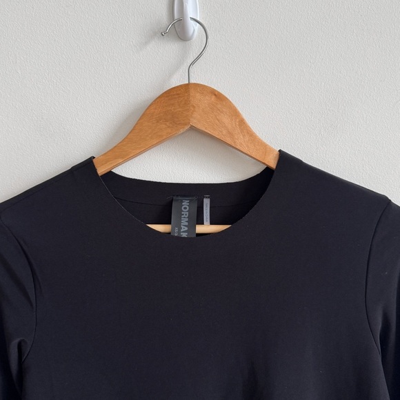 NORMA KAMALI • Long Sleeve Crew Top in Black - Picture 5 of 12